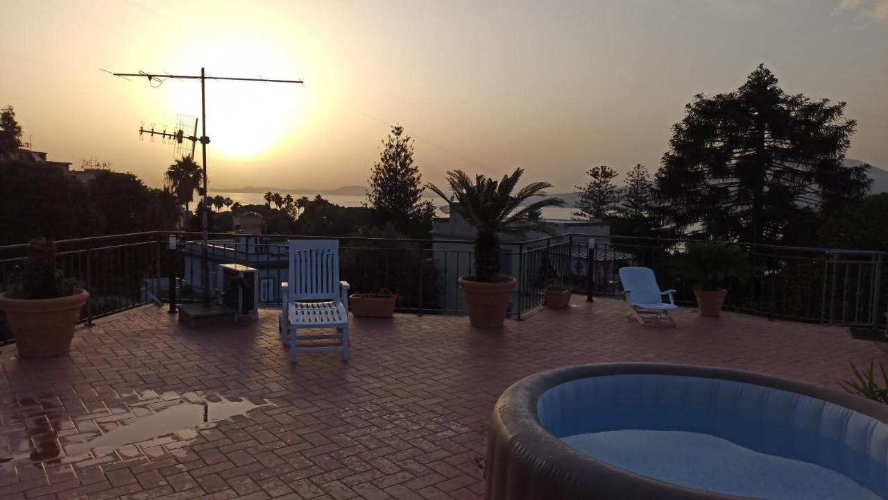 カステッランマーレ・ディ・スタービア La Terrazza Quisisana Sorrento Coastヴィラ エクステリア 写真