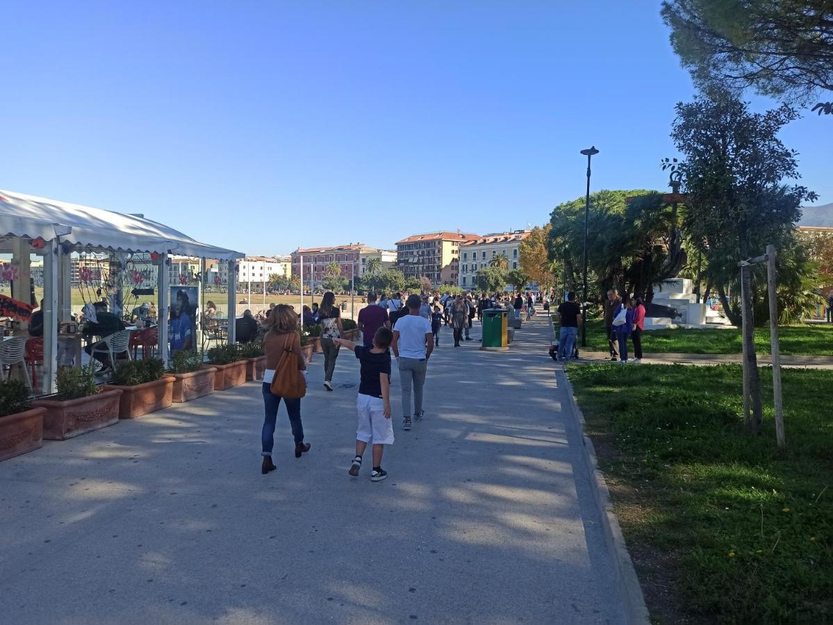 カステッランマーレ・ディ・スタービア La Terrazza Quisisana Sorrento Coastヴィラ エクステリア 写真