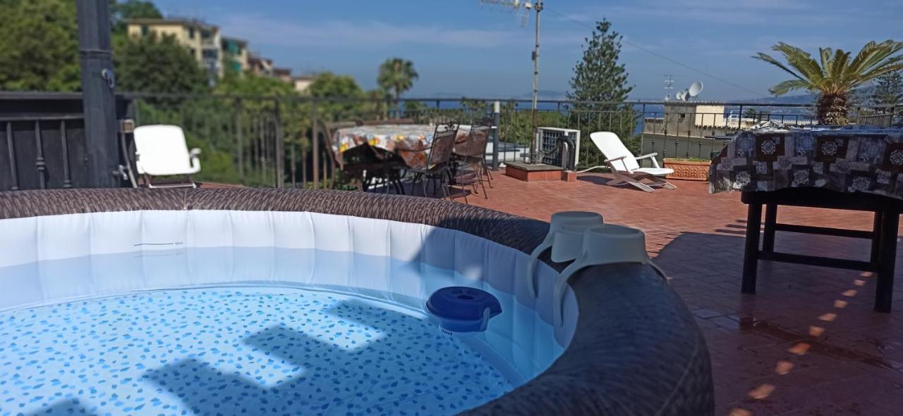 カステッランマーレ・ディ・スタービア La Terrazza Quisisana Sorrento Coastヴィラ エクステリア 写真